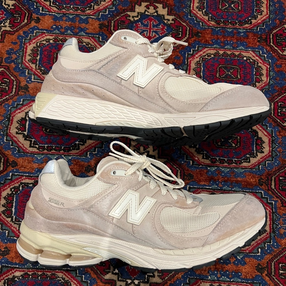 New Balance 2002R cream sneakers - Picture 2 of 9